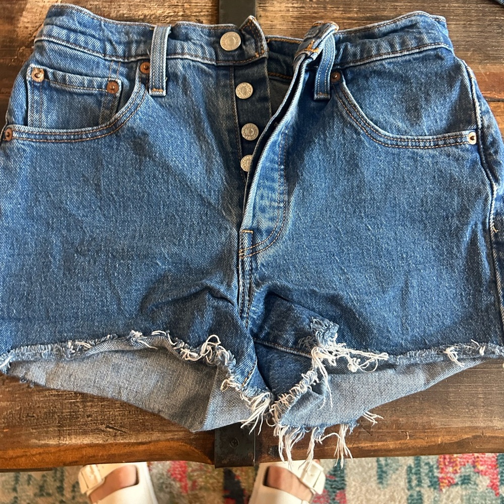 Levi’s 501 Jean shorts Sz 25 euc